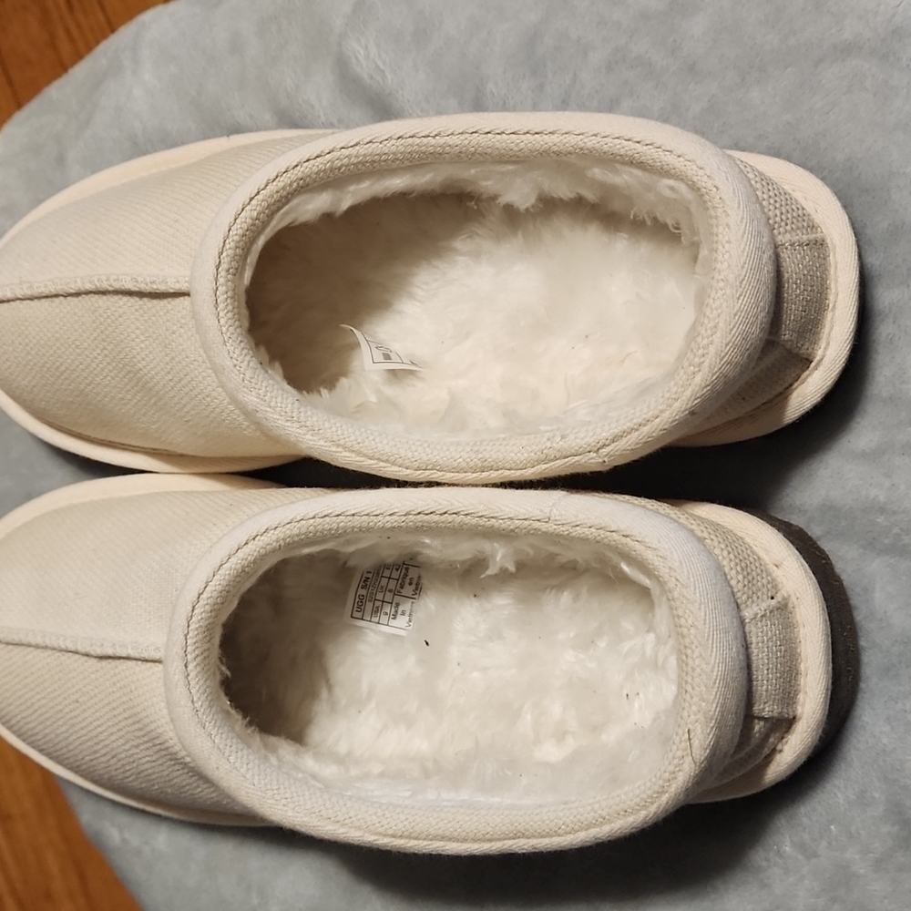 Slip on uggs - Picture 3 of 4